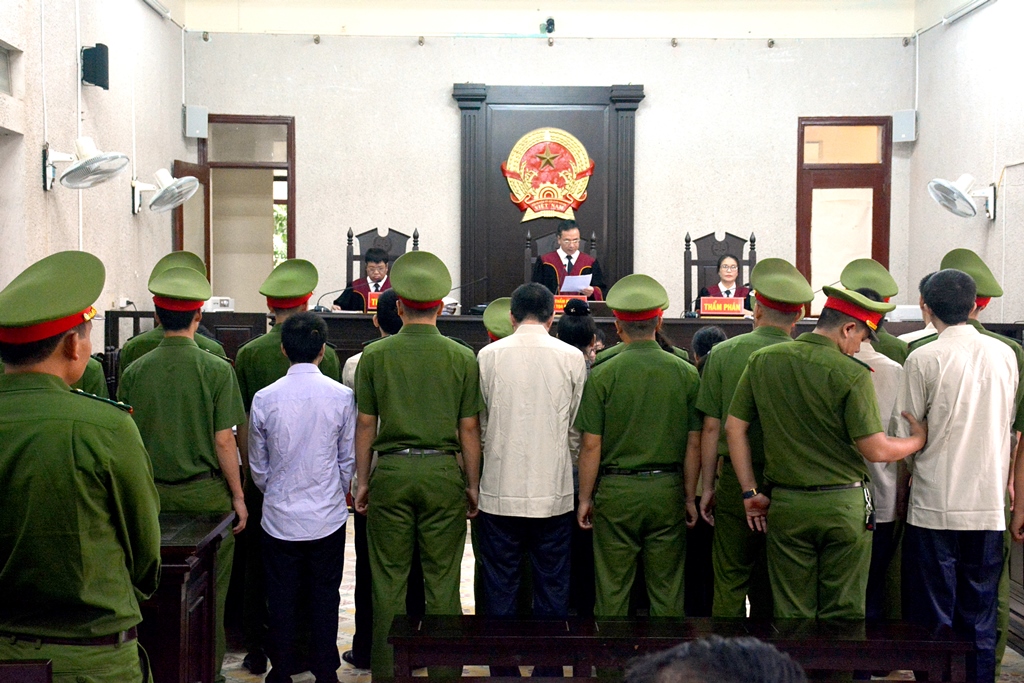 Hoãn phiên tòa phúc thẩm xét xử mẹ nữ sinh giao gà và đồng phạm